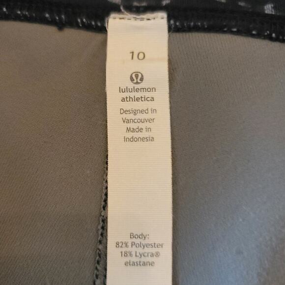 Lululemon True Self Crop II Samba Snake Battleship Black Leggings,  Yoga Pilates - Picture 15 of 16